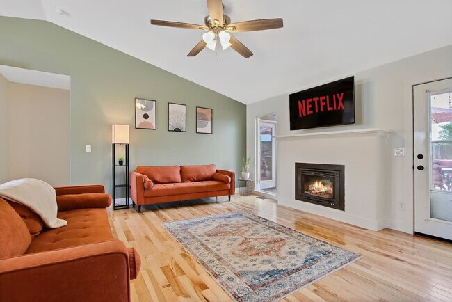 Foto del edificio - 4243 E Driftwood Dr