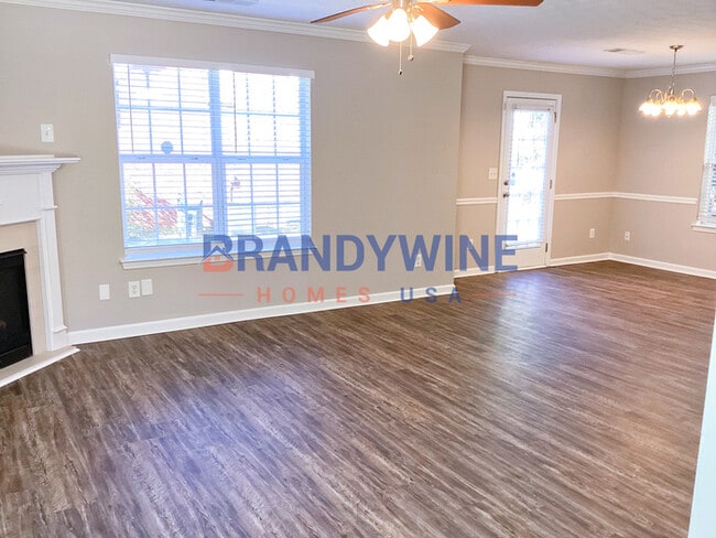Building Photo - $500 OFF November Rent - No Application Fe...