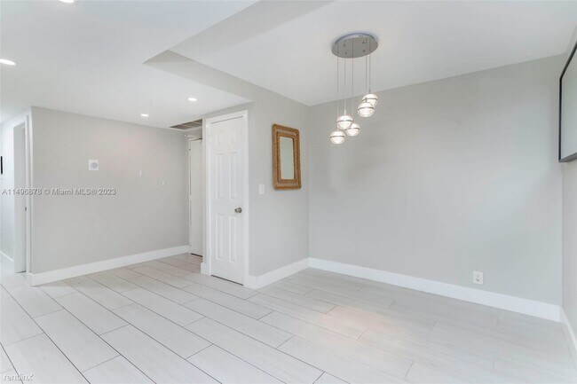 Building Photo - 3 br, 2 bath House - 3031 N Ocean Blvd Apt...