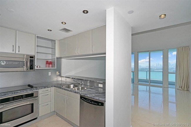 Building Photo - 1 br, 1 bath  - The Bentley Bay