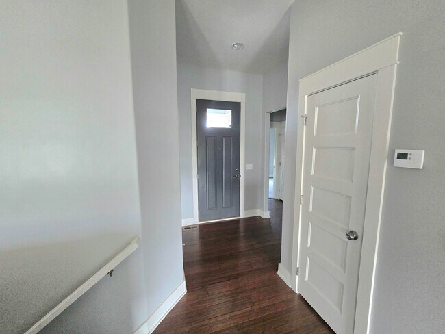 Foto del edificio - 5 Bedroom/3Bath Single Family Home