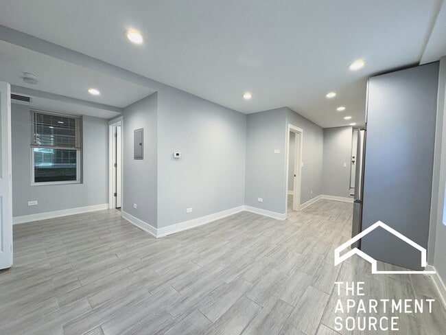 Building Photo - 926 W 32nd Pl