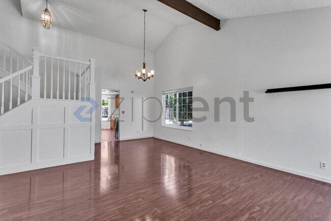 Building Photo - Unit