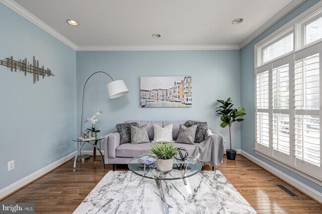 Building Photo - 1236 Harbor Island Walk