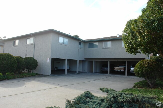 Building Photo - Hillcrest Manor