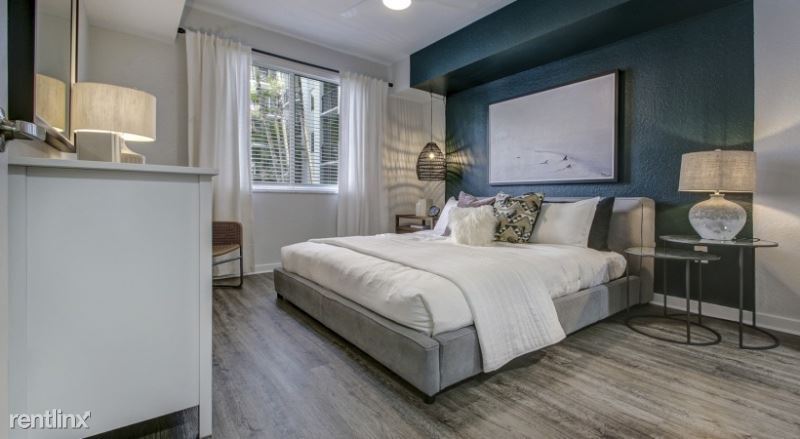 Foto principal - 1 br, 1 bath Apartment - 501 NE 4th Ave
