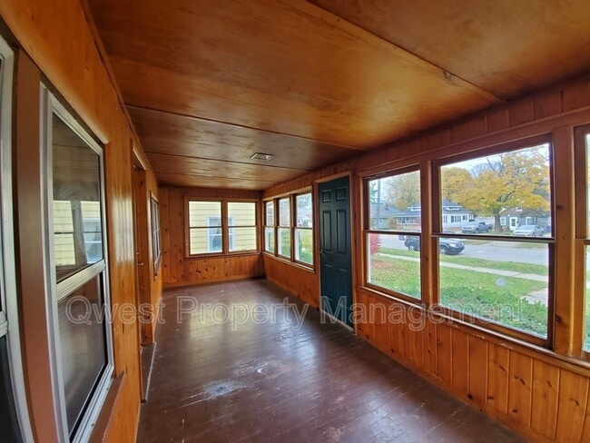 Foto del edificio - 784 Eleanor St NE