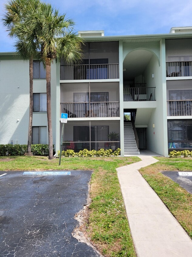Primary Photo - 3636 Alder Dr