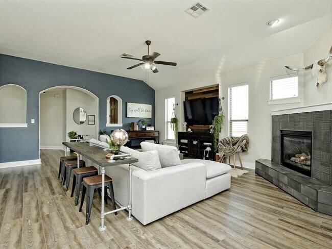 Building Photo - 214 Rivulet Ln
