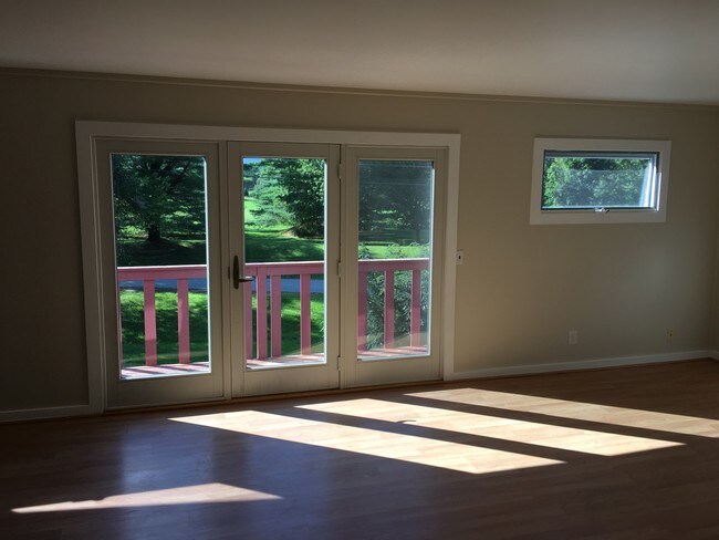 Foto del edificio - 257 Meadow Ln