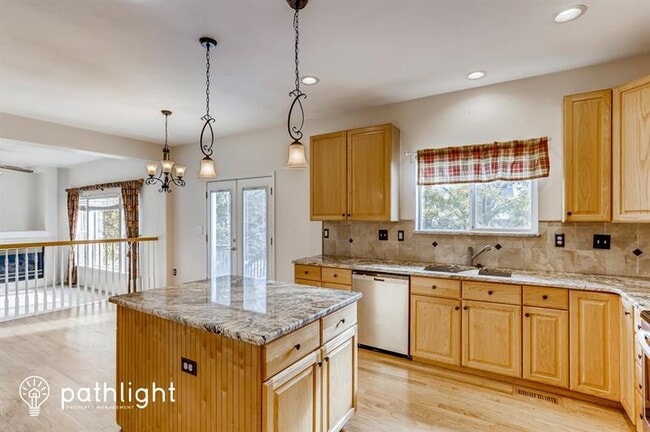 Building Photo - 6111 S Kirk St