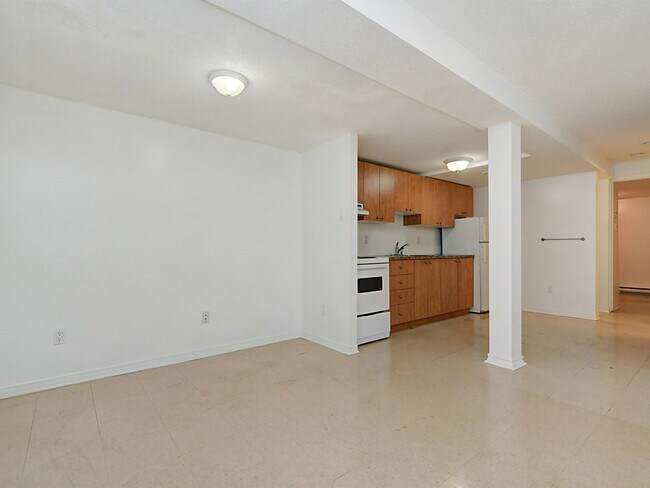 Building Photo - 477 Cumberland St