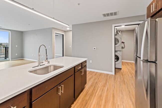 Foto del edificio - 8041 W Bluemound Rd