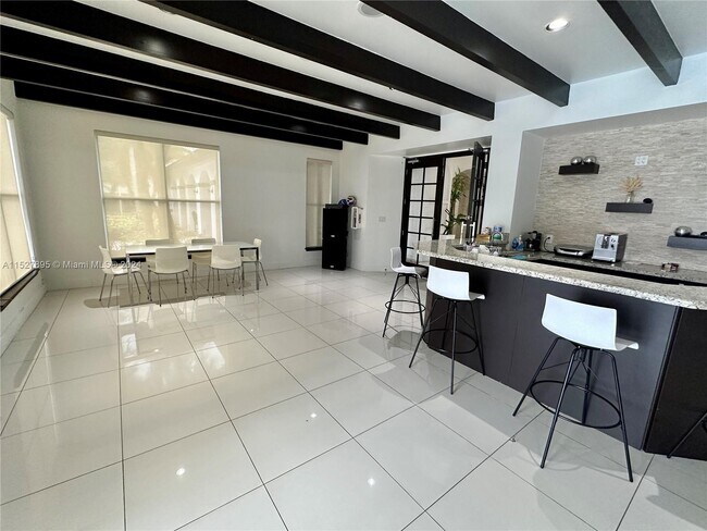 Foto del edificio - 4440 NW 107th Ave