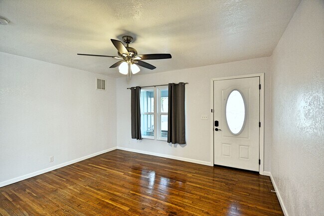 Foto del edificio - 571 W Merriweather St