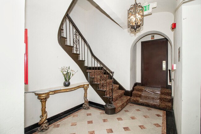 Foto del edificio - 2200 Leavenworth St