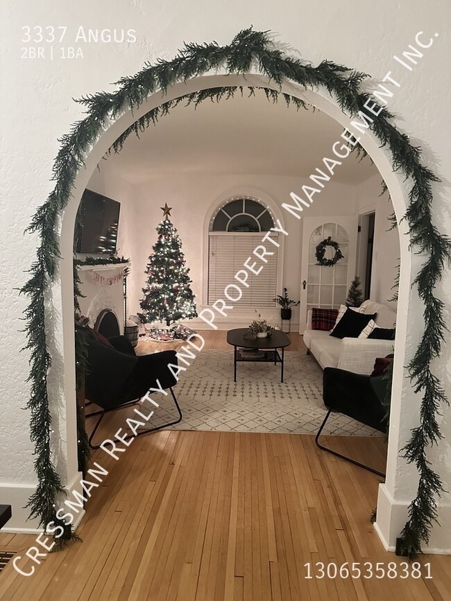 Building Photo - 2 Bed 1 Bath Full House in Lakeview