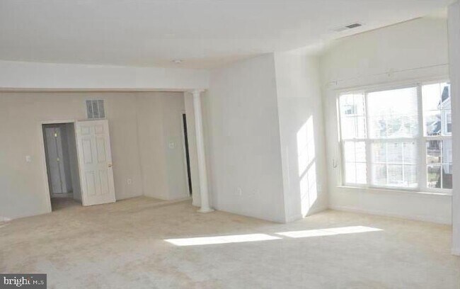 Building Photo - 8289 Laurel Heights Loop