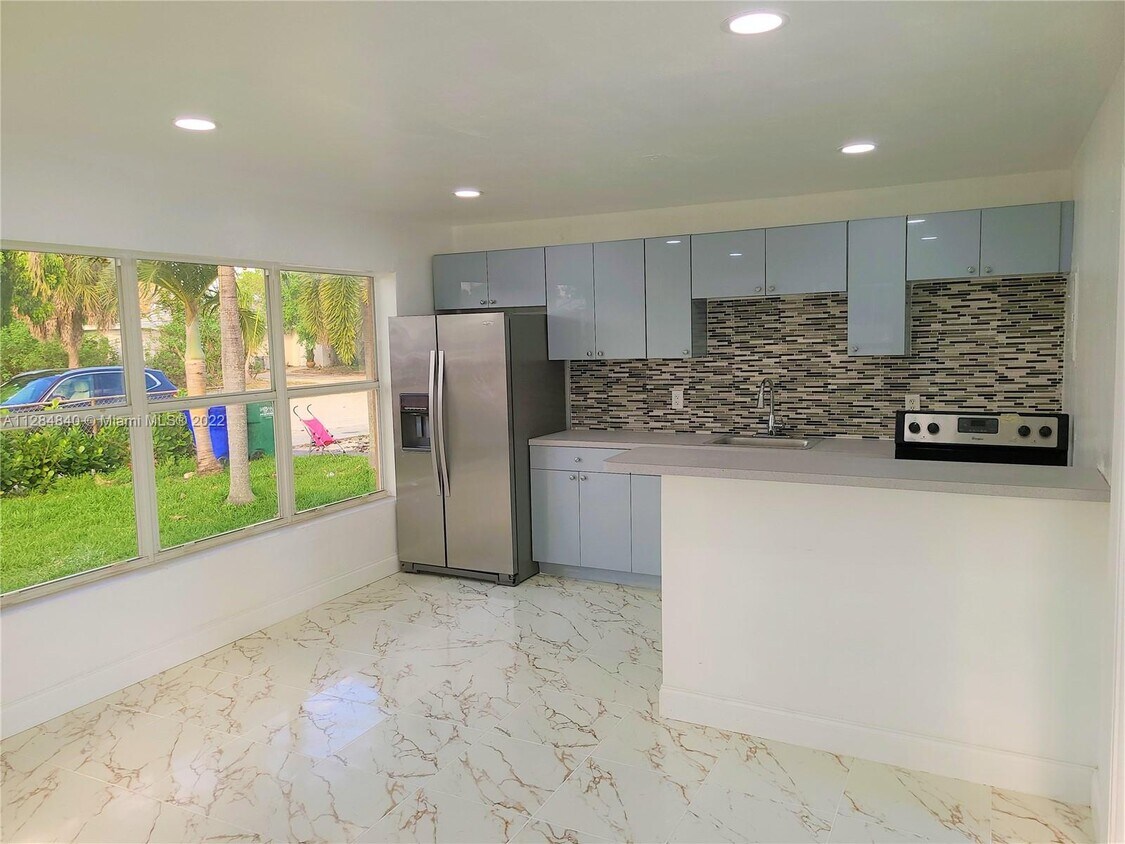 Foto principal - 4172 SW 21st St