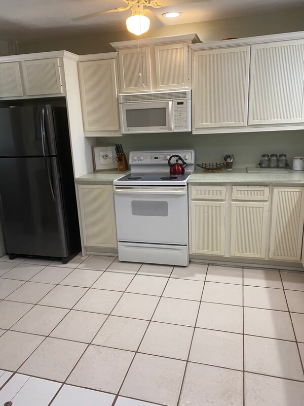 Foto del edificio - 2500 NE Indian River Dr