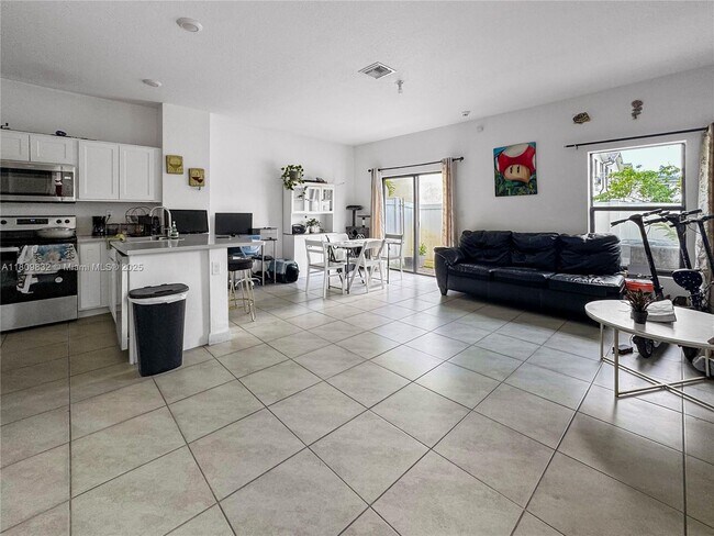 Foto del edificio - 600 SW 12th St