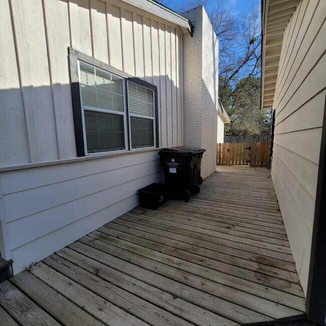 Breezeway between garage and house - 26445 Lazy Ln