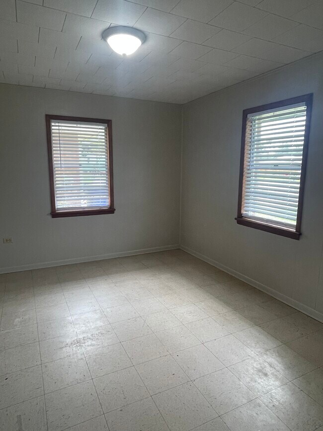 Bedroom 1 - 610 Willow St