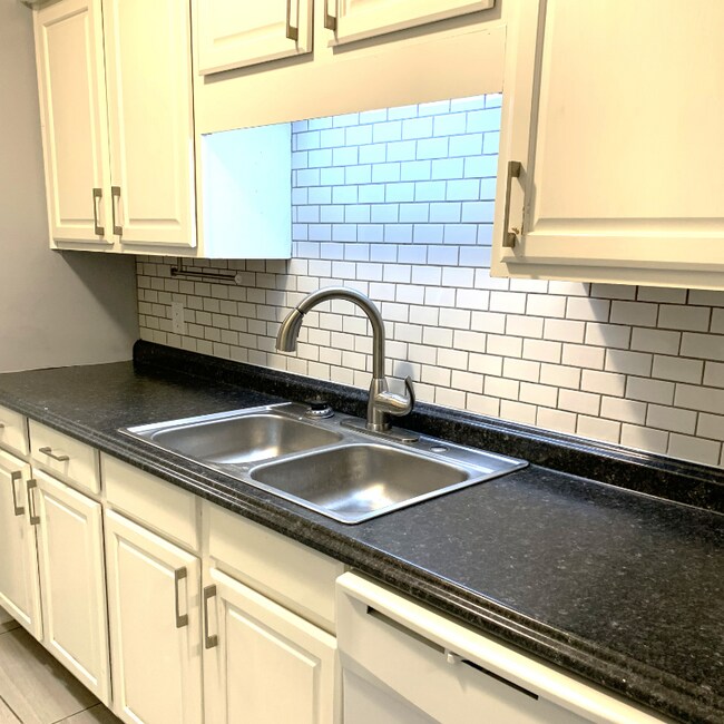 Foto del edificio - 615 Carter Ln