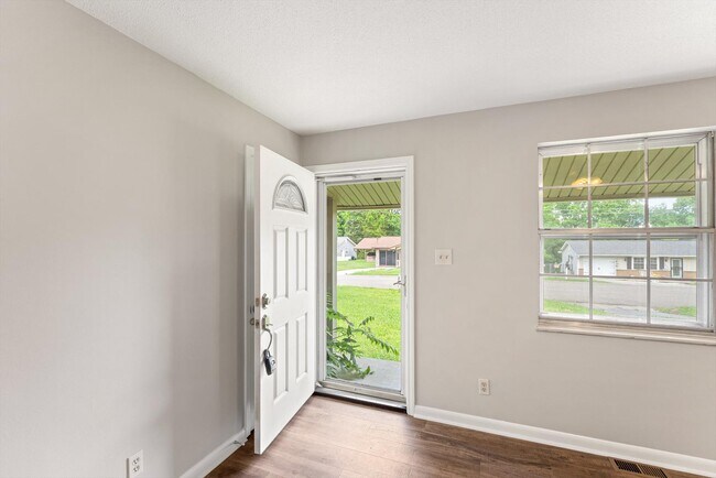 Foto del edificio - 7308 Meadowbrook Cir