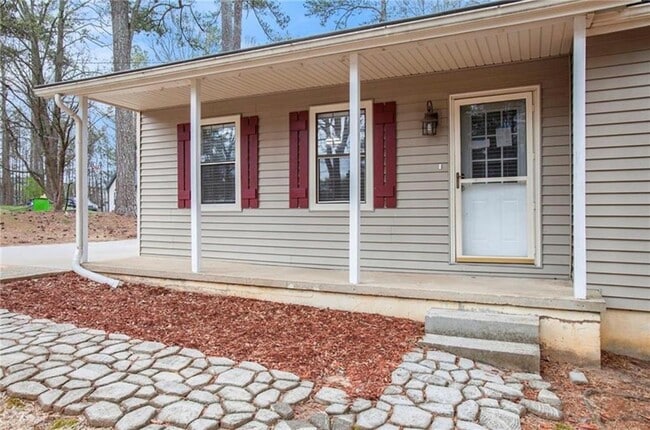 Building Photo - 5700 Tracy Dr SE
