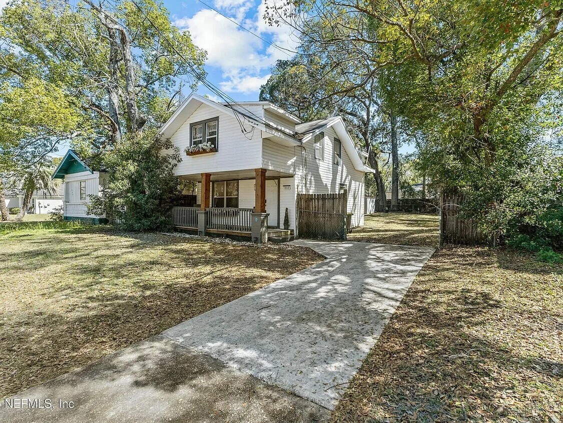 Primary Photo - 810 Calvert St