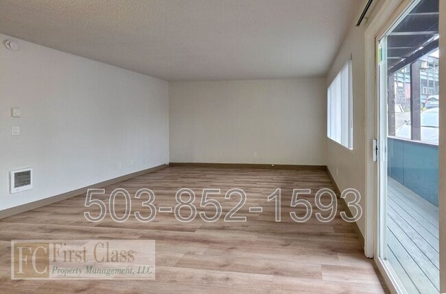 Foto del edificio - 12345 SW Hall Blvd