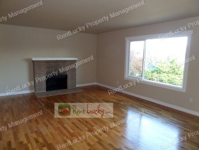 Building Photo - 2102 N Ferdinand St