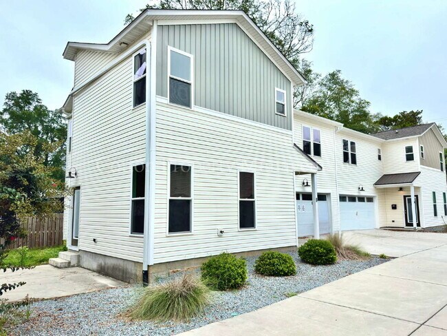 Foto del edificio - Modern 3BR/2.5BA Townhome | $2,100/mo. | P...