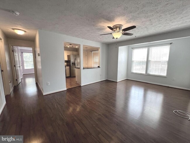 Building Photo - 689 Winding Stream Way