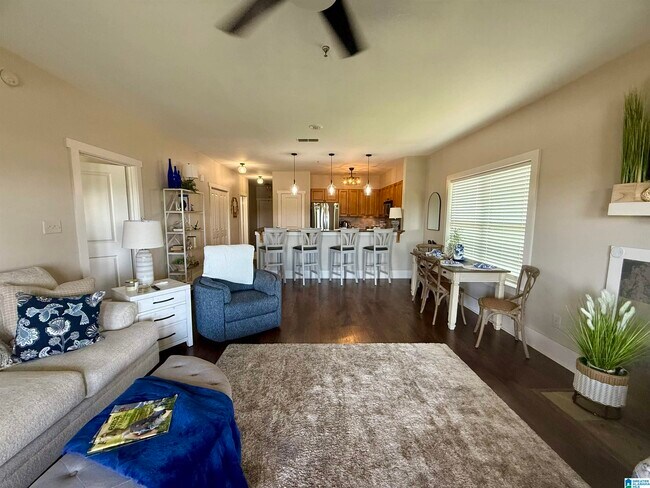 Building Photo - 475 River Forest Ln