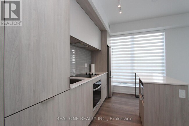 Building Photo - 395 Square One Dr