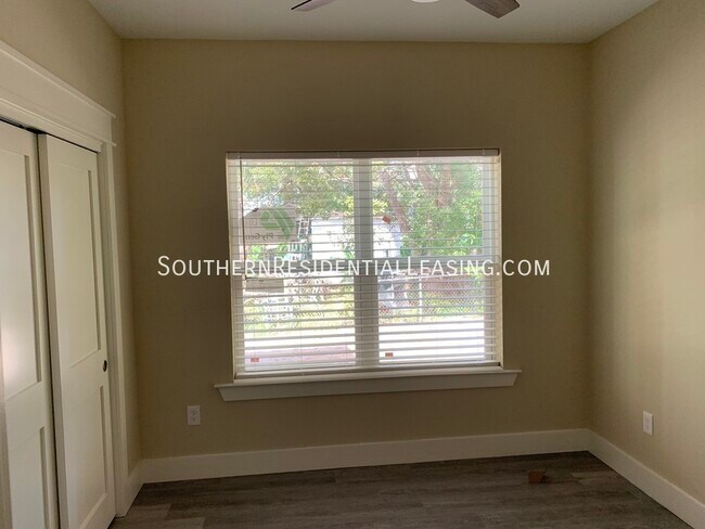 Building Photo - 605 B 3rd St~by Southern