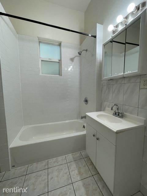 Foto del edificio - 4 br, 1 bath Duplex - 1029 Wood St