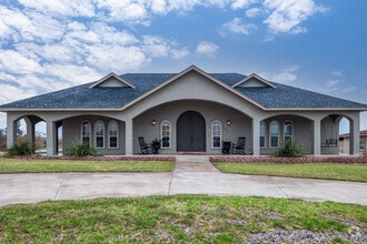 Building Photo - 121 La Paloma Dr