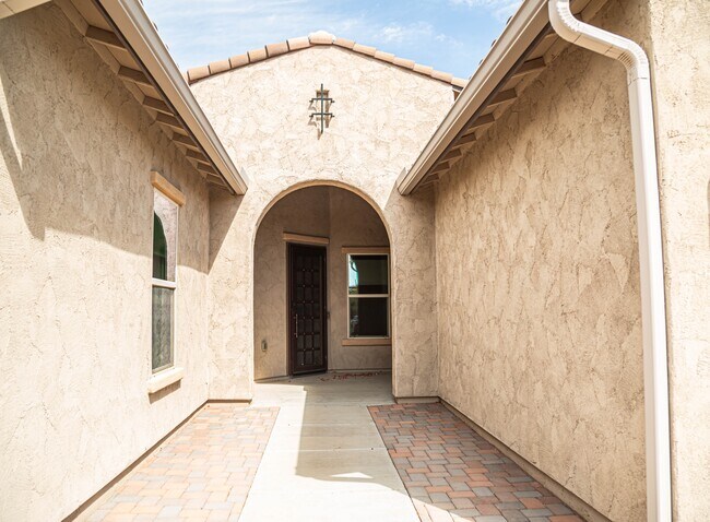 Foto del edificio - 6492 W Whispering Windmill Ln