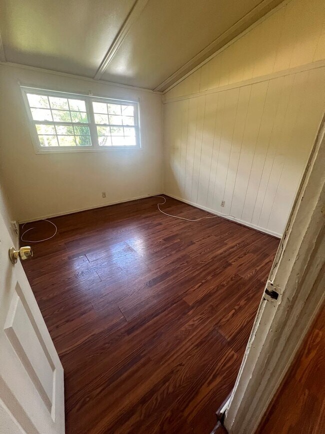 Building Photo - 520 W Main St