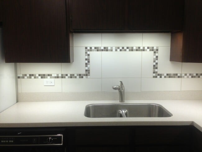 Kitchen - 6325 N Sheridan Rd