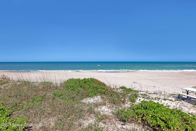 Building Photo - 505 N Miramar Ave