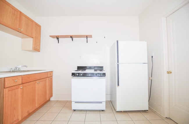 Building Photo - 1111 W Roscoe St