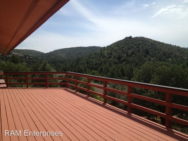 Building Photo - 1380 Solar Heights Dr