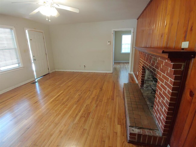 Building Photo - 229 Dixie Dr