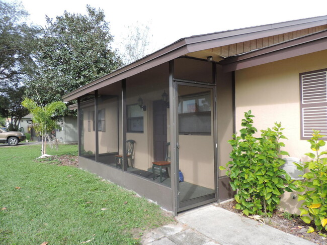 Foto del edificio - Three bedroom ranch home in Palm Bay.