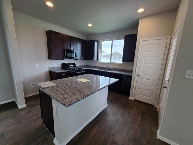 Foto del edificio - 156 Huckleberry Ln