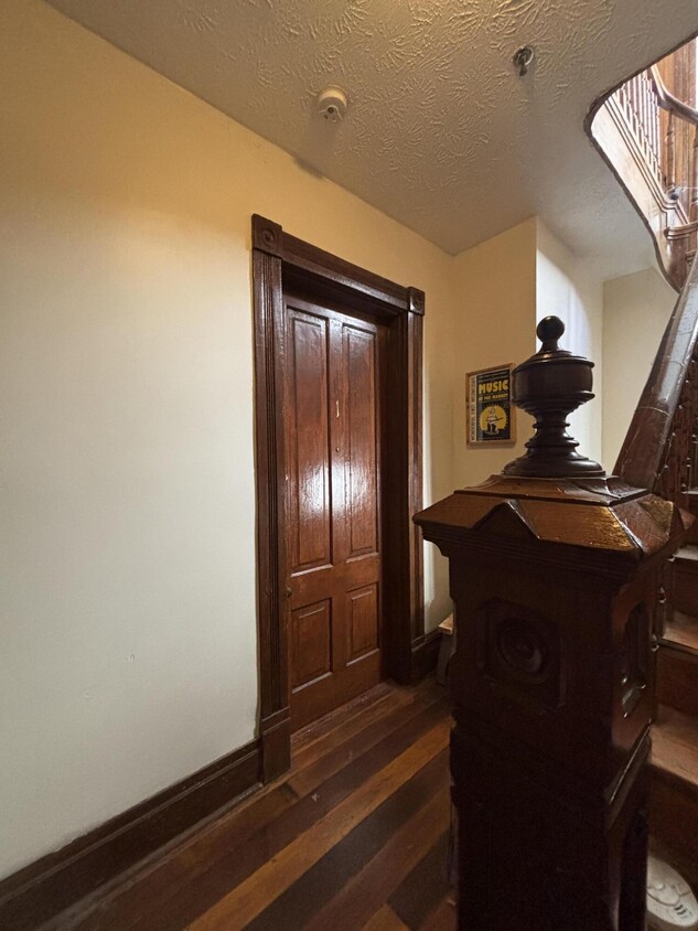 Primary Photo - 509 W 3rd St